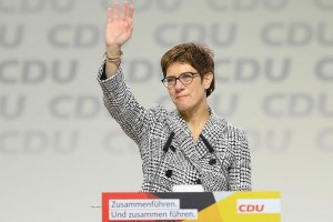 Almanya'da Merkel'in halefi Annegret Kramp-Karrenbauer oldu