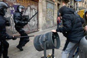 Katalonya'da İspanya karşıtı gösteri: 77 yaralı, 12 gözaltı