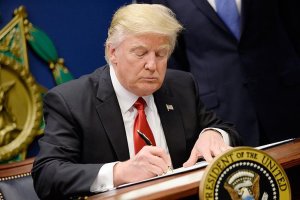 Trump ABD'de 'ulusal acil durum ilan eden Başkanlık bildirgesini imzaladı