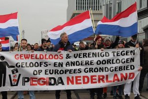 Hollanda'da ırkçı PEGIDA üyeleri gözaltına alındı