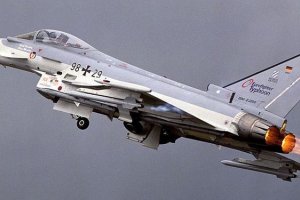 Almanya’da iki Eurofighter uçağı düştü