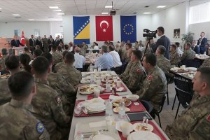 Cumhurbaşkanı Erdoğan Butmir'deki Türk askerlerini ziyaret etti
