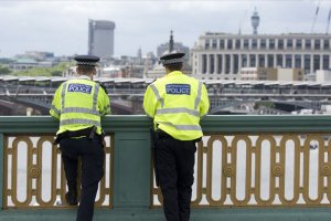 İngiliz polisinden basına tehdit