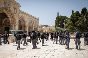 Filistin direniş grupları, İsrail'e Mescid-i Aksa'daki polisleri çekmesi için süre verdi