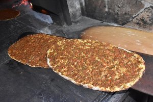Gastronomi kenti Gaziantep ve Şanlıurfa'da tescilli lezzet: Lahmacun