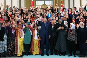 Cumhurbaşkanı Erdoğan: 'Toprağa İz Bırakan Kadınlar Programı'na sürprizi