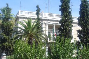 Yunanistan'da İtalyan diplomatın aracı kundaklandı