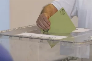 Yurt dışındaki 500 bine yakın seçmen Cumhurbaşkanı seçimi ikinci turu için oy kullandı