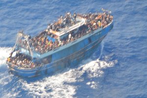 Yunanistan açıklarında alabora olan gemi faciası ile ilgili 9 kişi gözaltına alındı
