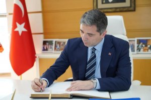 AK Parti Genel Başkan Yardımcısı Sırakaya, yurt dışındaki vatandaşlara yeni yıl müjdesini verdi